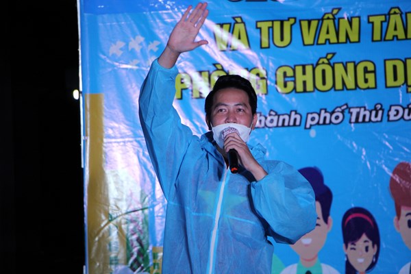 Nguyễn Phi Hùng, Đàm Vĩnh Hưng và nhiều văn nghệ sĩ biểu diễn phục vụ tại khu cách ly, bệnh viện dã chiến TP.HCM - Anh 3
