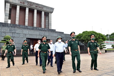 Thủ tướng Phạm Minh Chính kiểm tra công tác tu bổ Lăng Chủ tịch Hồ Chí Minh - Anh 4