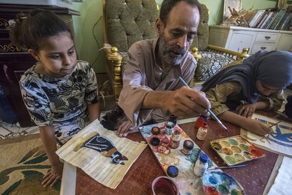 Những người làm giấy cói tại Ai Cập: Chúng tôi luôn giữ lửa truyền thống - Anh 2