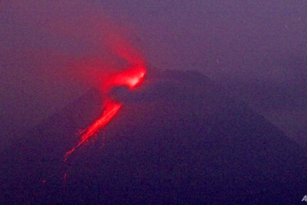 Núi lửa Merapi hoạt động dữ dội trong đợt phun trào mới - Anh 1