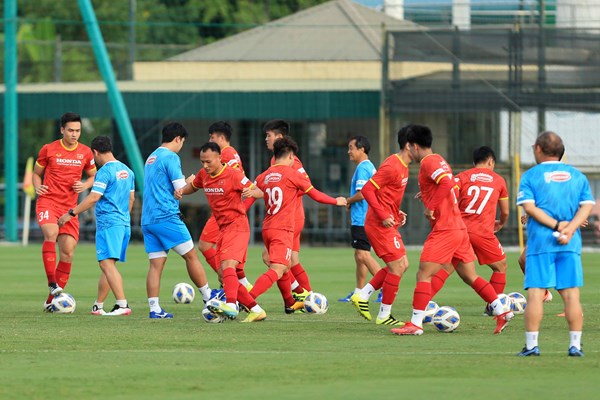 Tuyển Việt Nam tích cực chuẩn bị trước trận đấu với Arabia Saudi - Anh 1