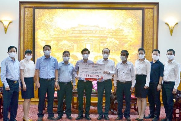Thừa Thiên Huế: Doanh nghiệp du lịch hỗ trợ nhiều thiết bị, vật tư y tế phòng chống dịch Covid-19 - Anh 1