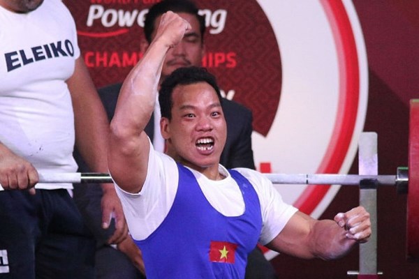 Bộ trưởng Nguyễn Văn Hùng biểu dương Lê Văn Công đoạt HCB Paralympic Tokyo 2020 - Anh 2