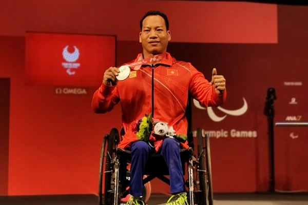 Thưởng nóng cho chiếc HCB Paralympic của Lê Văn Công - Anh 3