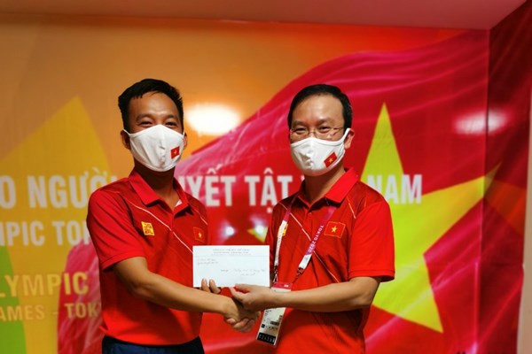 Thưởng nóng cho chiếc HCB Paralympic của Lê Văn Công - Anh 2