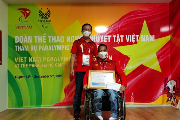 Thưởng nóng cho chiếc HCB Paralympic của Lê Văn Công - Anh 1
