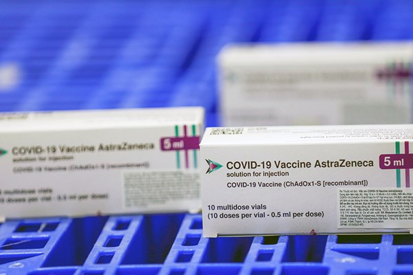 Hơn 1,4 triệu liều vắc xin của AstraZeneca về đến Việt Nam - Anh 3