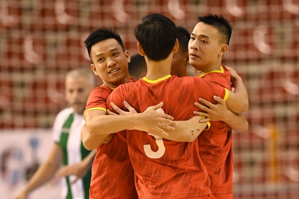 Đội tuyển Việt Nam di chuyển sang Lithuania chuẩn bị cho VCK FIFA Futsal World Cup - Anh 3