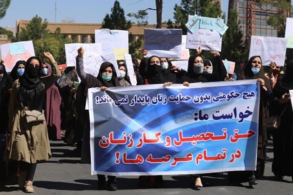 Phụ nữ tham gia biểu tình ở Afghanistan - Anh 2