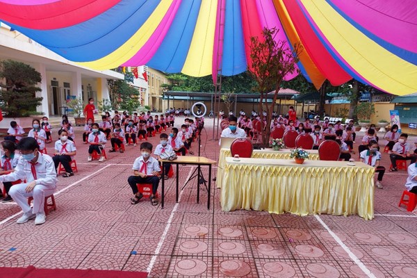 Hoc sinh ca nuoc du Le khai giang cua nam hoc dac biet - Anh 13