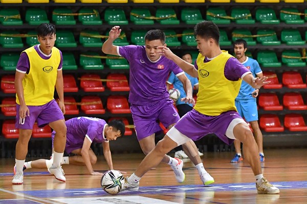 Tuyển Futsal Việt Nam tập luyện tại Lithuania, chuẩn bị cho World Cup - Anh 1