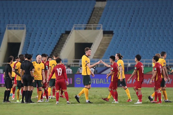 Tuyển Việt Nam thi đấu nỗ lực trước Australia - Anh 5