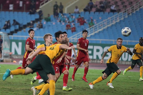 Tuyển Việt Nam thi đấu nỗ lực trước Australia - Anh 3