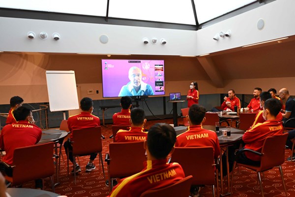 World Cup Futsal 2021: Tuyển Việt Nam làm quen nguyên tắc sử dụng VS - Anh 1