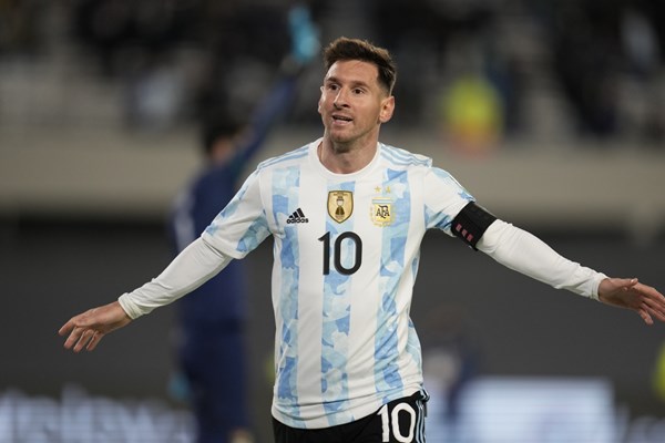 Messi phá kỷ lục ghi bàn của “Vua bóng đá” Pele - Anh 1
