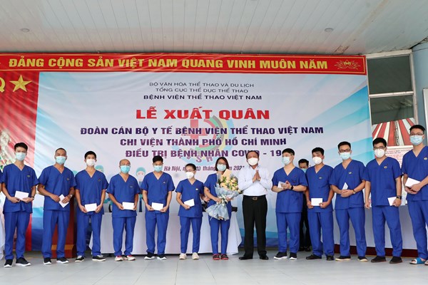Bộ trưởng Bộ VHTTDL Nguyễn Văn Hùng: “Vượt lên tất cả là khát vọng cống hiến cùng cả nước đẩy lùi dịch bệnh” - Anh 3