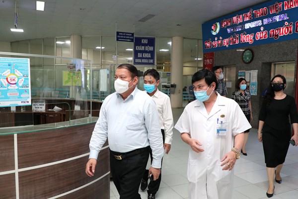 Bộ trưởng Bộ VHTTDL Nguyễn Văn Hùng: “Vượt lên tất cả là khát vọng cống hiến cùng cả nước đẩy lùi dịch bệnh” - Anh 10