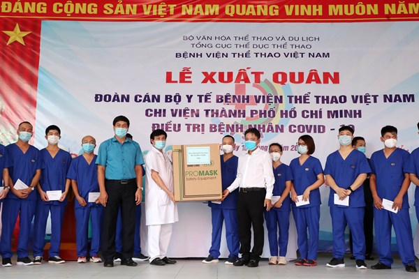 Bộ trưởng Bộ VHTTDL Nguyễn Văn Hùng: “Vượt lên tất cả là khát vọng cống hiến cùng cả nước đẩy lùi dịch bệnh” - Anh 5