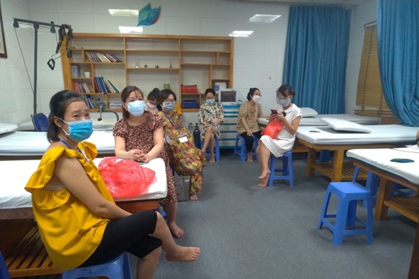 Hà Nội: Hơn 1000 sản phụ mang thai trên 13 tuần được tiêm vắc xin - Anh 3