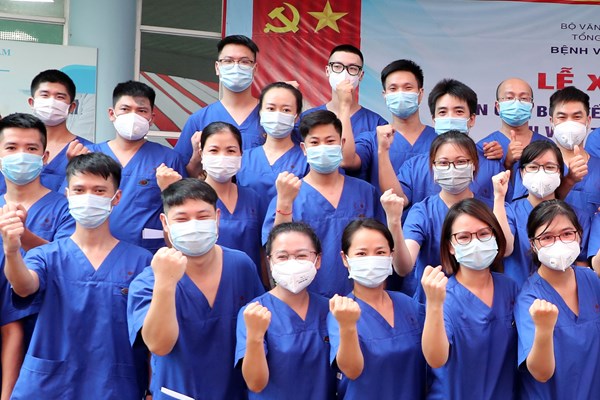 Đoàn y, bác sĩ Bệnh viện Thể thao Việt Nam chi viện TP.HCM: Khi cần chúng tôi sẽ ở lại - Anh 4
