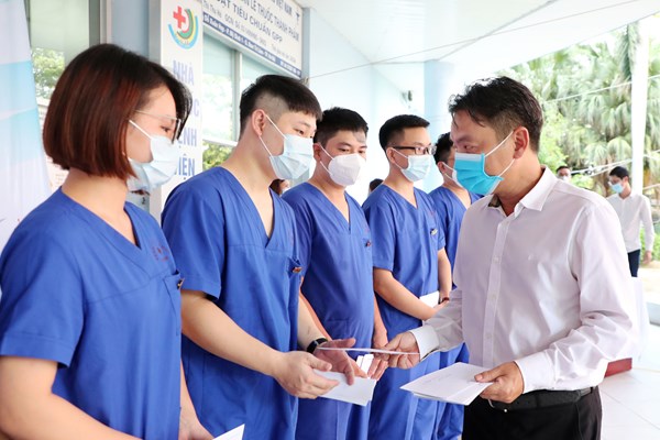 Đoàn y, bác sĩ Bệnh viện Thể thao Việt Nam chi viện TP.HCM: Khi cần chúng tôi sẽ ở lại - Anh 2