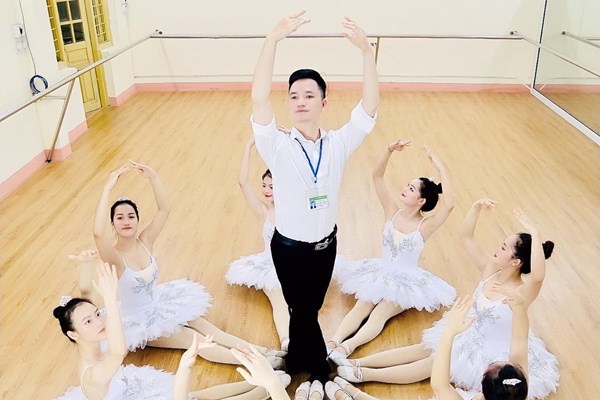 Niềm đam mê yêu múa của thầy giáo dân tộc Thái - Anh 1