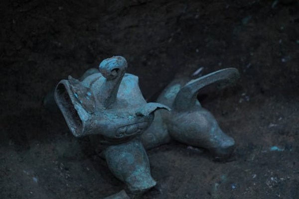 Mặt nạ vàng 3.000 năm tuổi được khai quật ở Trung Quốc - Anh 2