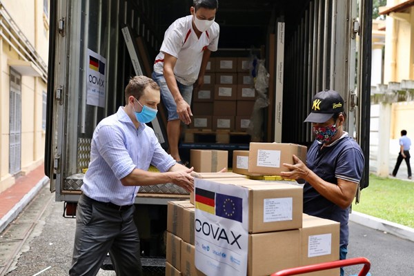 Việt Nam tiếp nhận hơn 850.000 liều vắc xin từ Chính phủ Đức qua cơ chế COVAX - Anh 1