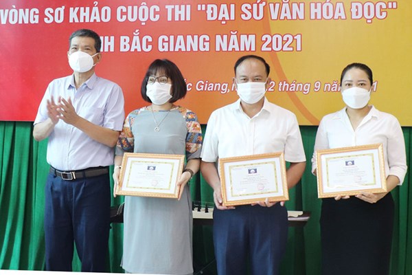 Em Nguyễn Trần Vân Khánh đoạt giải “Đại sứ Văn hóa đọc” tỉnh Bắc Giang - Anh 2