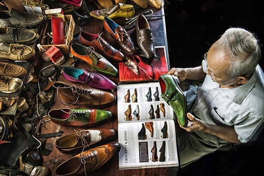 Bức ảnh Nghệ nhân đóng giày 90 tuổi đoạt huy chương Bạc tại Pháp - Anh 1