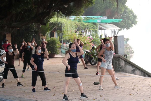 Người dân Hà Nội háo hức được đi tập thể dục, thể thao - Anh 7