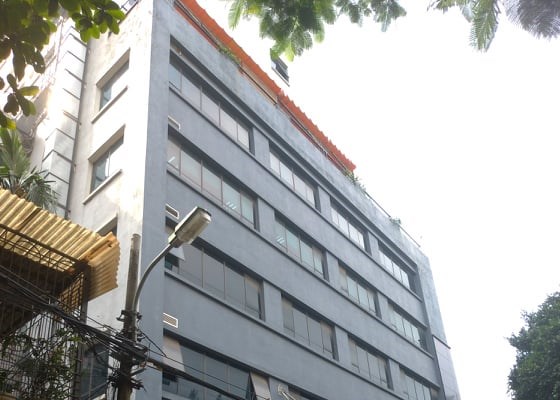 Hà Nội: Rơi từ tầng 6 tòa nhà văn phòng, một người phụ nữ trẻ tử vong - Anh 2