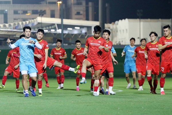Nguyễn Phong Hồng Duy: “Đội tuyển Trung Quốc là đội bóng mạnh nhưng chúng tôi quyết tâm giành chiến thắng” - Anh 2