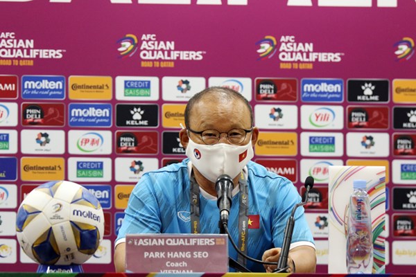 HLV Park Hang-seo nhận sai sót sau trận thua của tuyển Việt Nam trước Trung Quốc - Anh 1