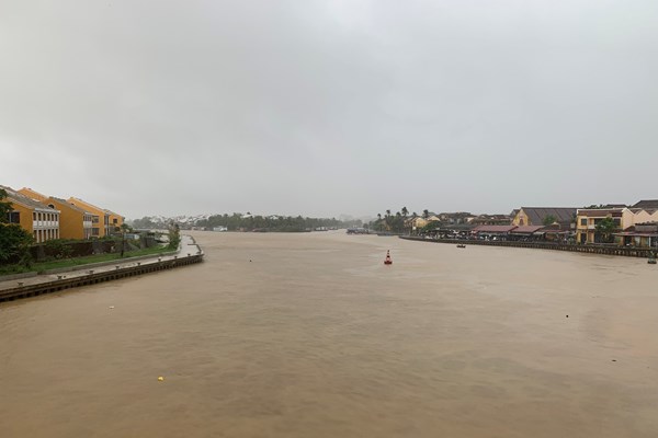 Quảng Nam: Mưa lớn kéo dài, mực nước trên sông đang lên nhanh - Anh 1