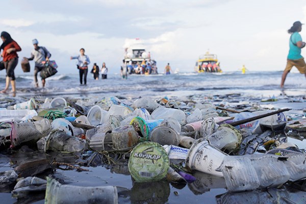 Phát động giải báo chí “Giảm thiểu ô nhiễm nhựa đại dương” - Anh 1