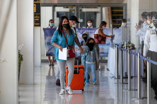 Thái Lan miễn cách ly đối với du khách được tiêm phòng từ tháng 11 - Anh 1