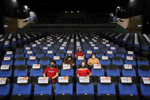 Philippines mở lại rạp chiếu phim, phòng tập thể dục ở Thủ đô Manila - Anh 1
