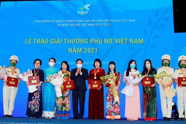 Trao Giải thưởng Phụ nữ Việt Nam 2021 và nhiều hoạt động kỷ niệm Ngày 20.10 - Anh 1