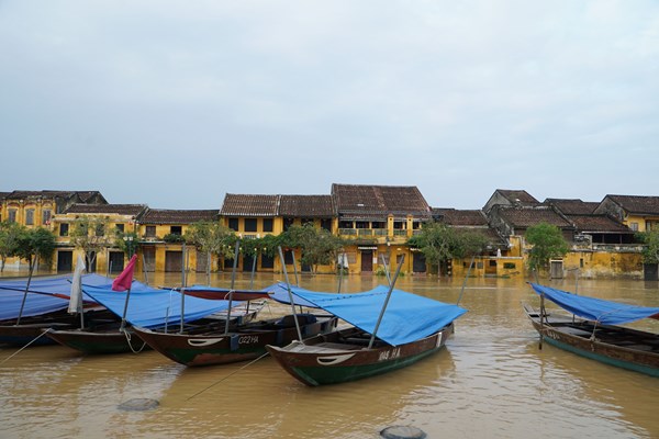 Mực nước trên các sông lên nhanh, Quảng Nam cảnh báo lũ - Anh 4