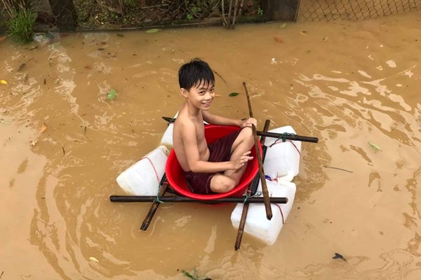 Quảng Nam: Mưa lớn, nhiều vùng ngập lũ, nhiều tuyến đường miền núi bị chia cắt - Anh 5