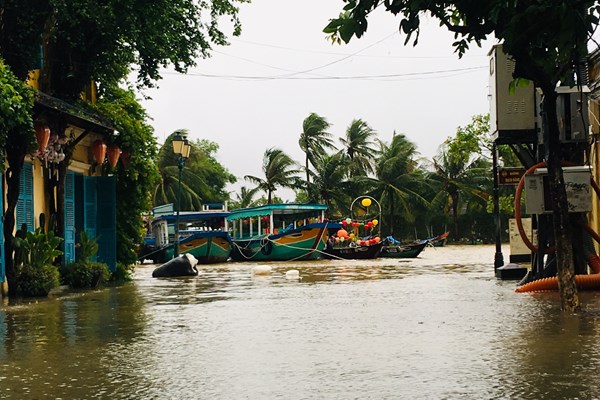 Quảng Nam: Mưa gió dần ngớt, lũ trên các sông xuống chậm - Anh 3
