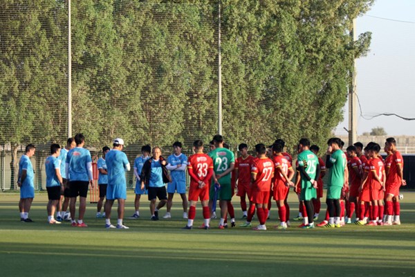 Tuyển U23 Việt Nam có buổi tập cuối tại UAE - Anh 1