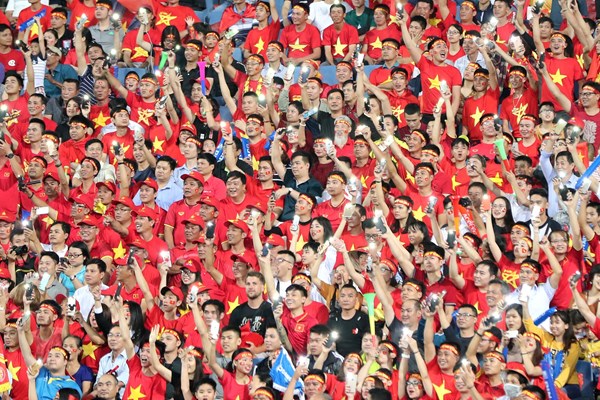 Hà Nội đồng ý cho 30% khán giả vào sân xem đội tuyển Việt Nam thi đấu - Anh 1