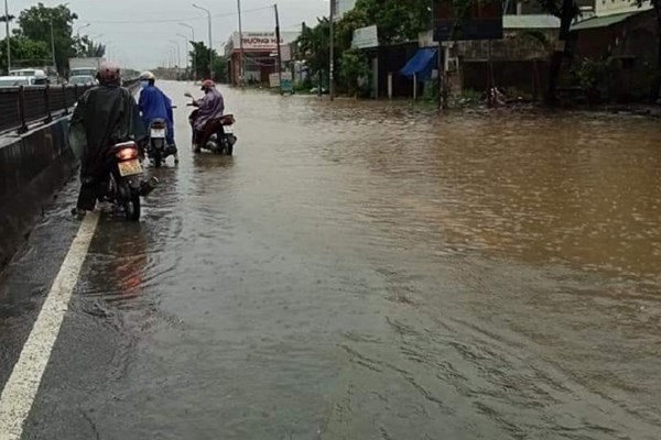 Quảng Ngãi, Quảng Nam mưa lớn, nhiều vùng ngập cục bộ - Anh 4