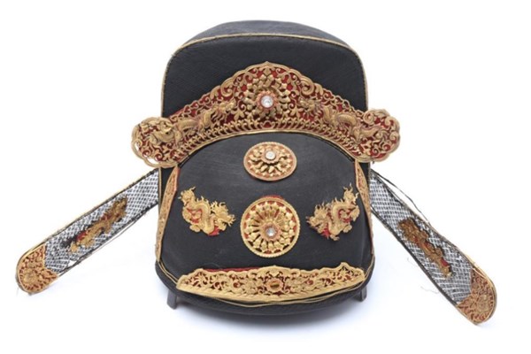 Mũ quan triều Nguyễn đã được bán với giá gấp 1.200 lần - Anh 1