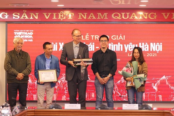 Nhạc sĩ Hồng Đăng nhận Giải thưởng Lớn – Vì tình yêu Hà Nội - Anh 4