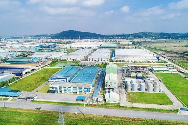 Bắc Giang: Tiếp tục hoàn thiện mô hình tổ chức hoạt động sản xuất tại các khu công nghiệp - Anh 1
