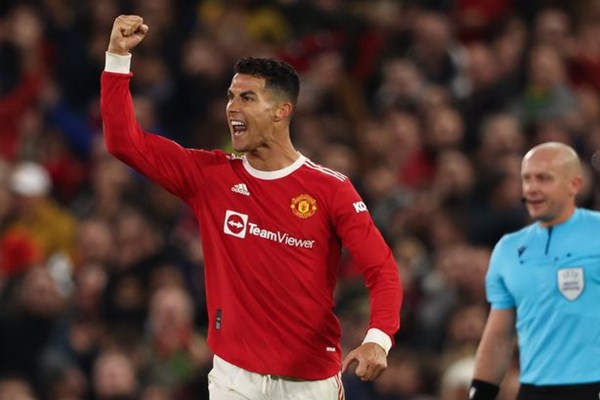 Ronaldo tiếp tục trở thành “cứu tinh” giúp Man Utd thoát thua - Anh 1