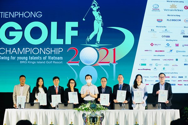 Nhiều hoa hậu tham gia Giải Tiền Phong Golf Championship - Anh 1
